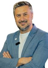 Foto oficial de Caê Mendroni